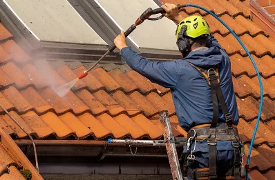 Démoussage et hydrofuge de toiture à Coatascorn